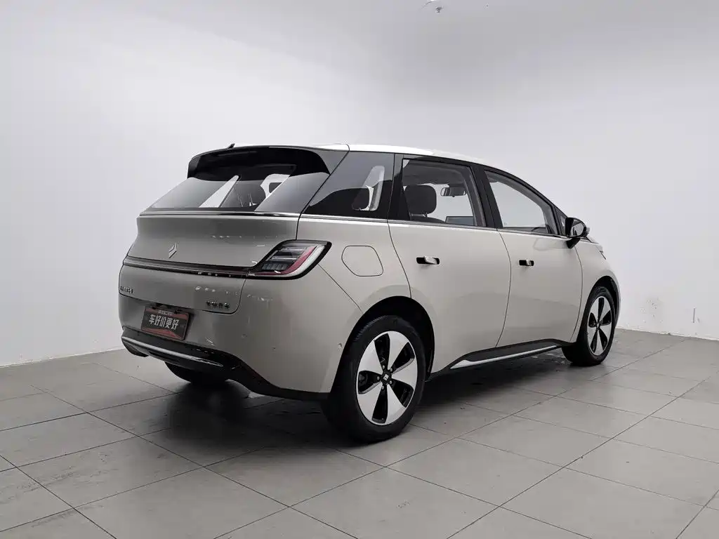 Baojun Yunduo — миниатюра 2