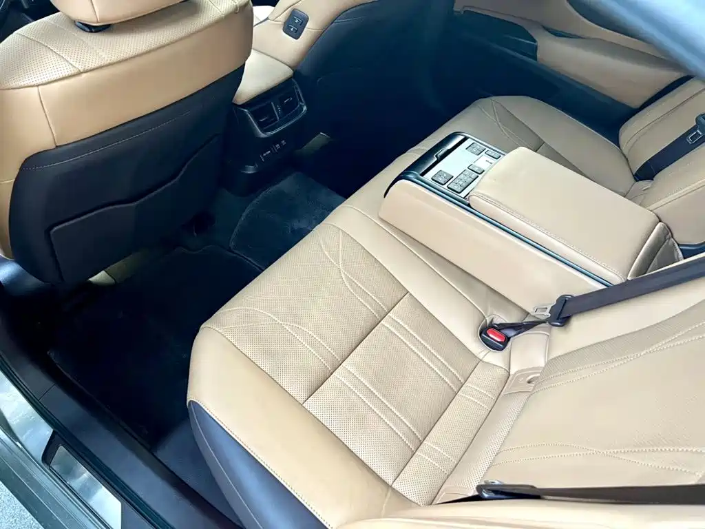 Lexus ES — миниатюра 11