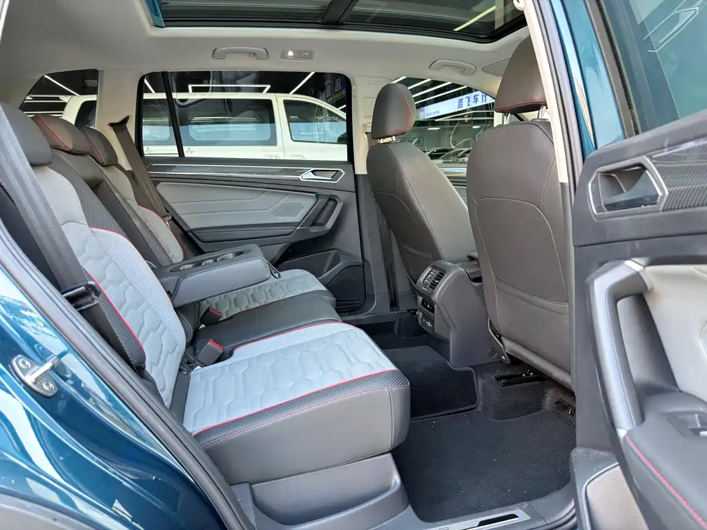 Volkswagen Tiguan L — миниатюра 9