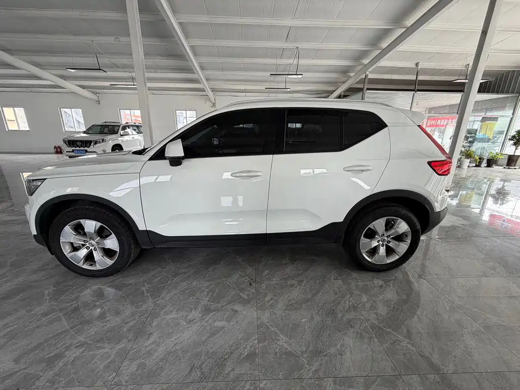 Volvo XC40 — миниатюра 3