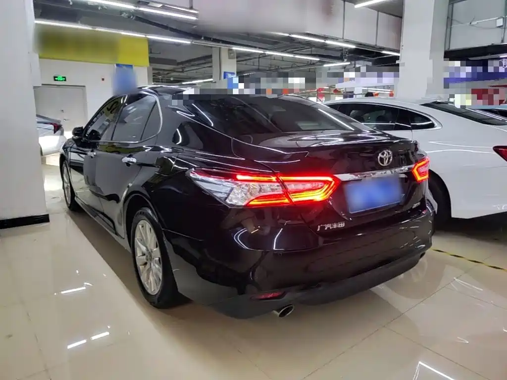 Toyota Camry — миниатюра 5