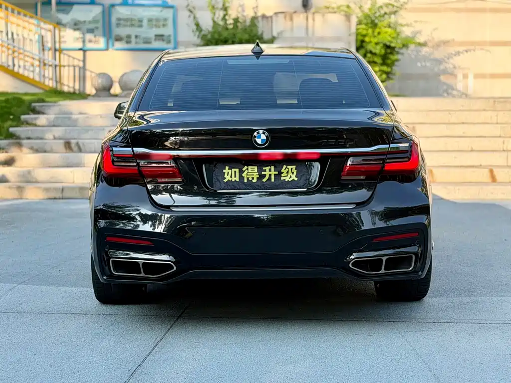 BMW 7 Series — миниатюра 8