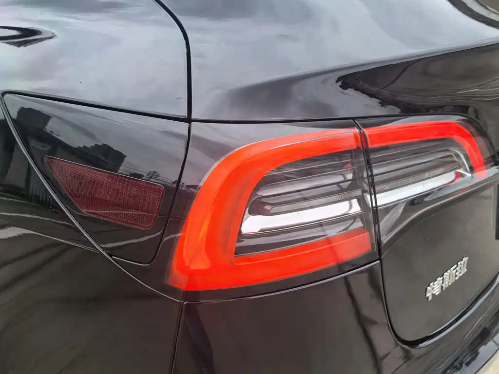 Tesla Model 3 — миниатюра 30