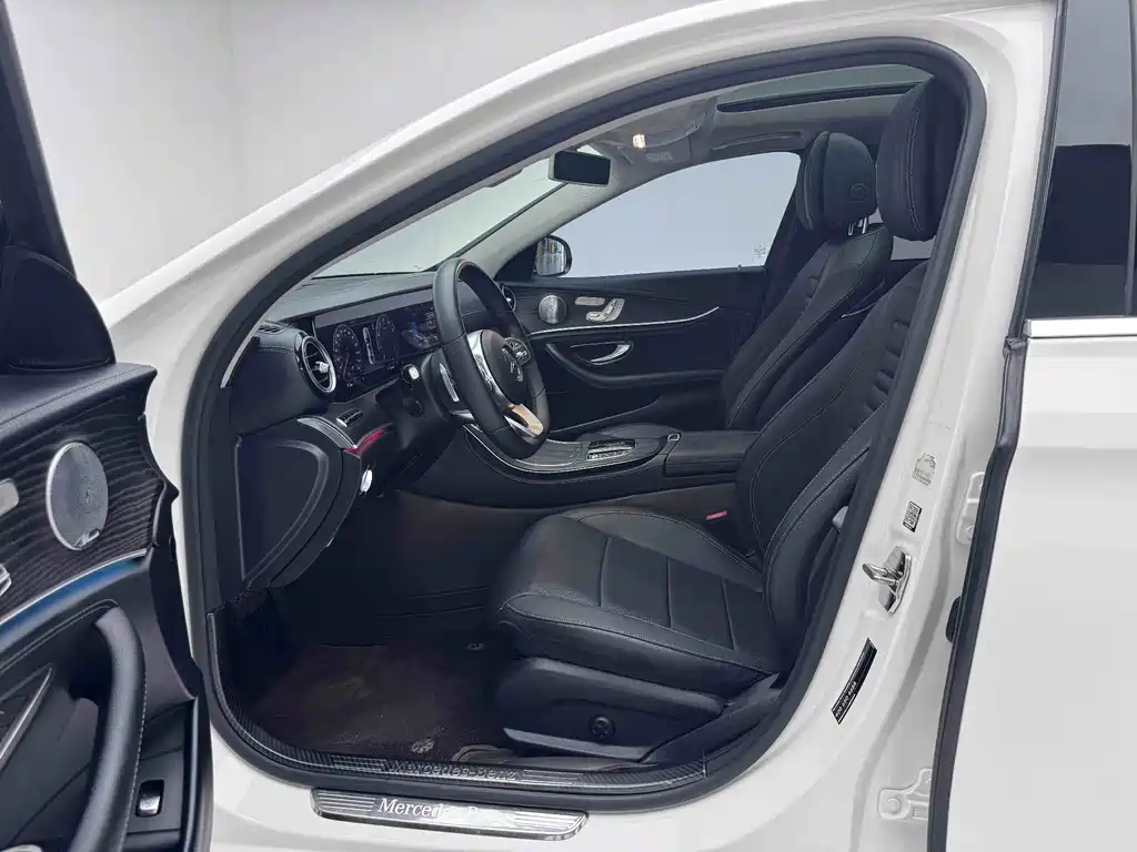 Mercedes-Benz E-Class — миниатюра 6