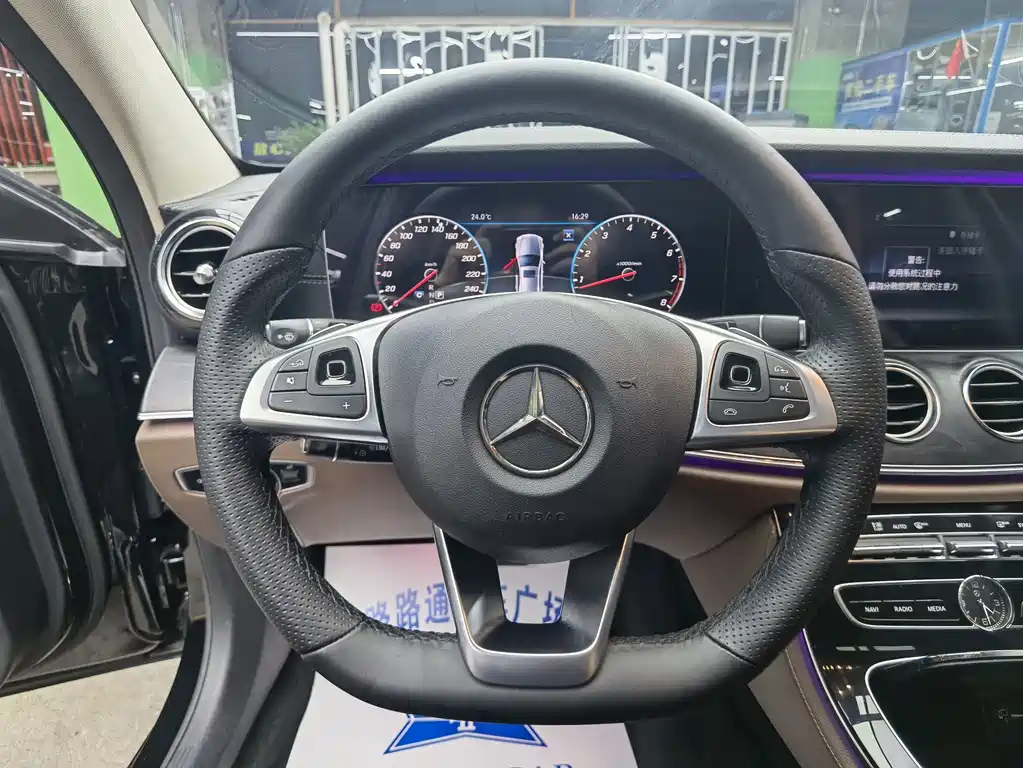 Mercedes-Benz E-Class — миниатюра 10