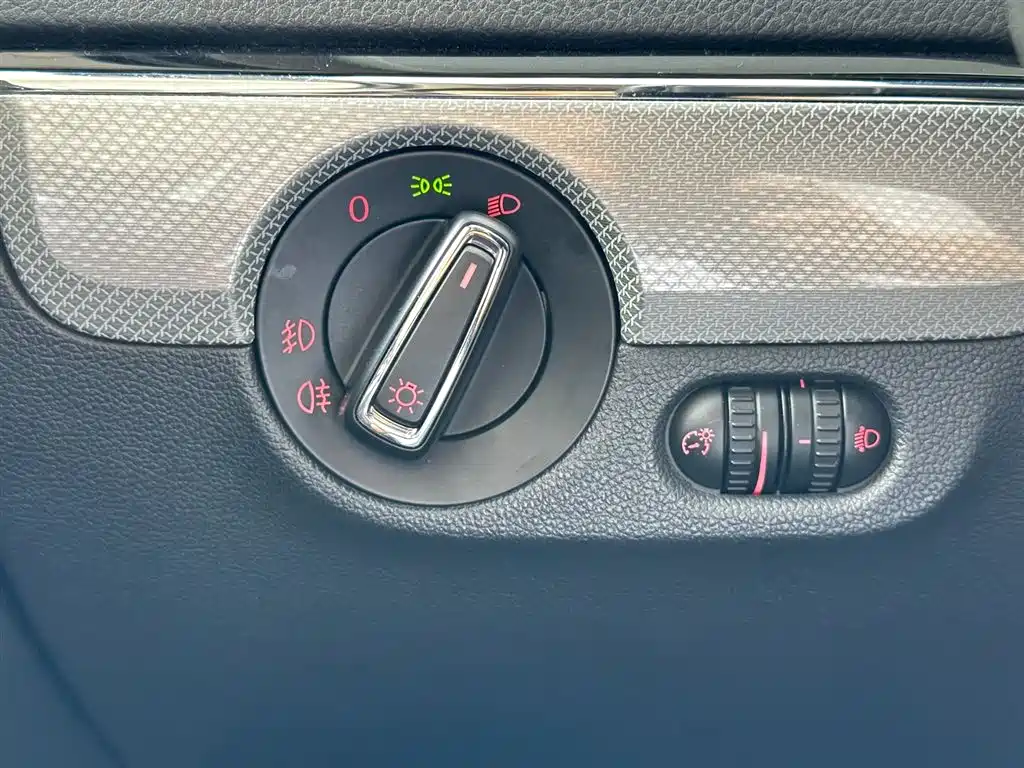 Volkswagen Sagitar — миниатюра 31