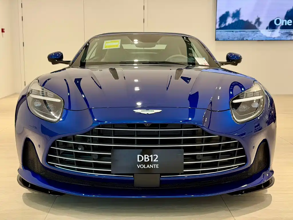 Aston Martin DB12 — миниатюра 3