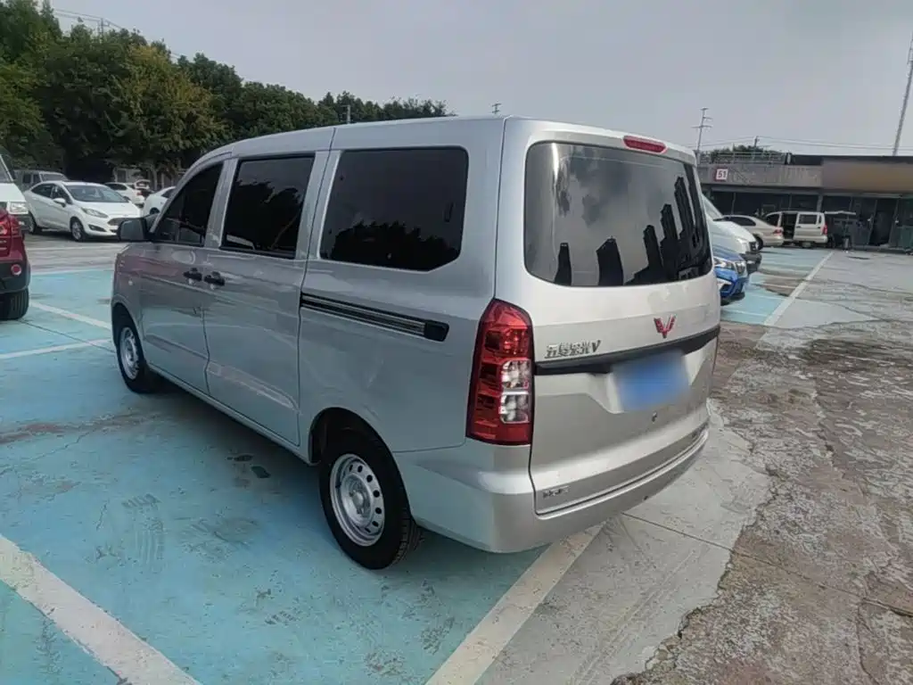 Wuling Hongguang V — миниатюра 5