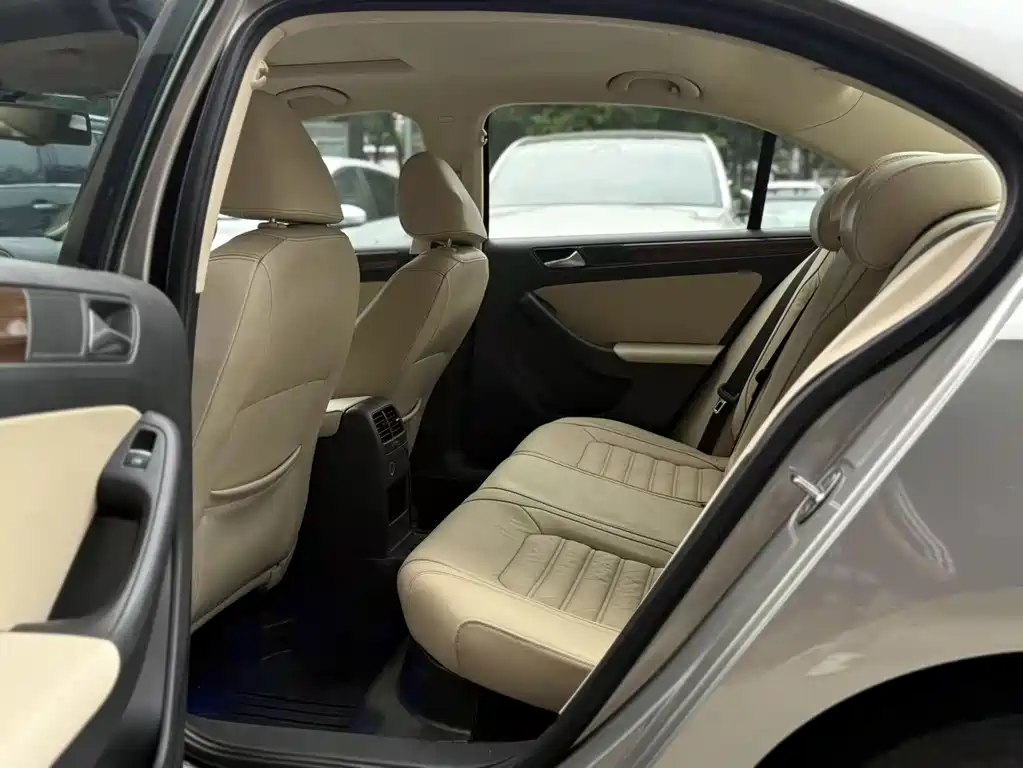 Volkswagen Sagitar — миниатюра 3