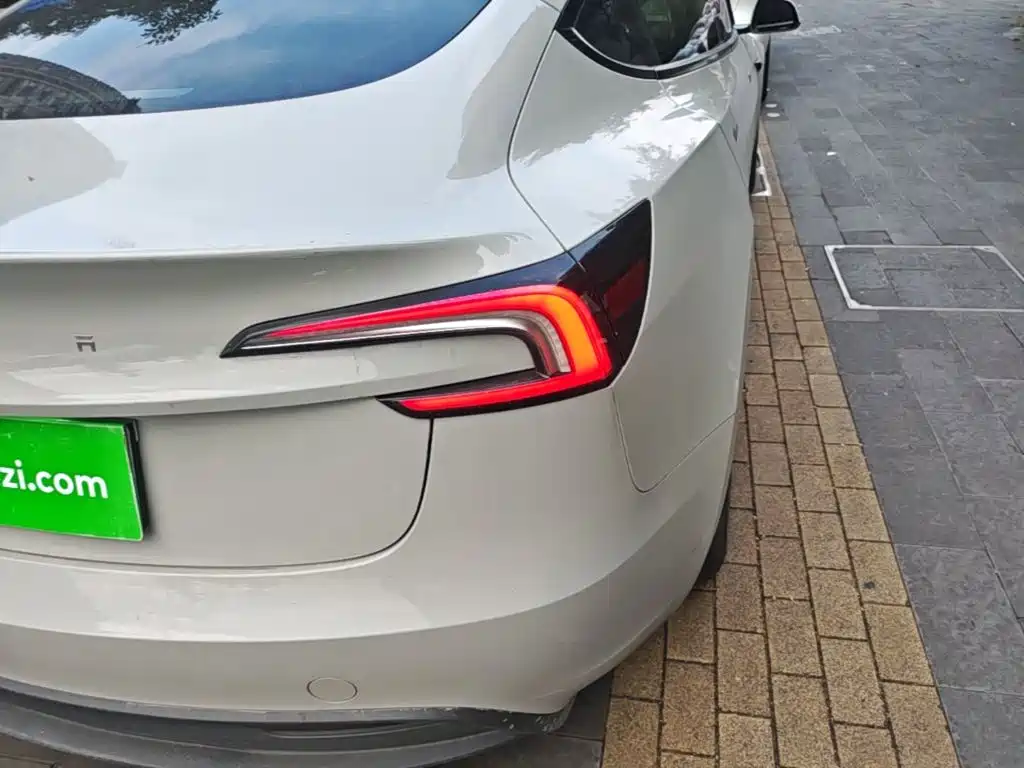 Tesla Model 3 — миниатюра 8