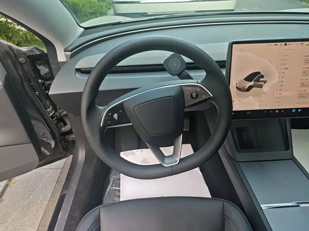 Tesla Model 3 — миниатюра 11