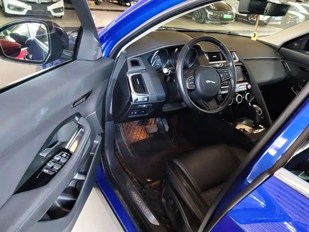 Jaguar E-PACE — миниатюра 16