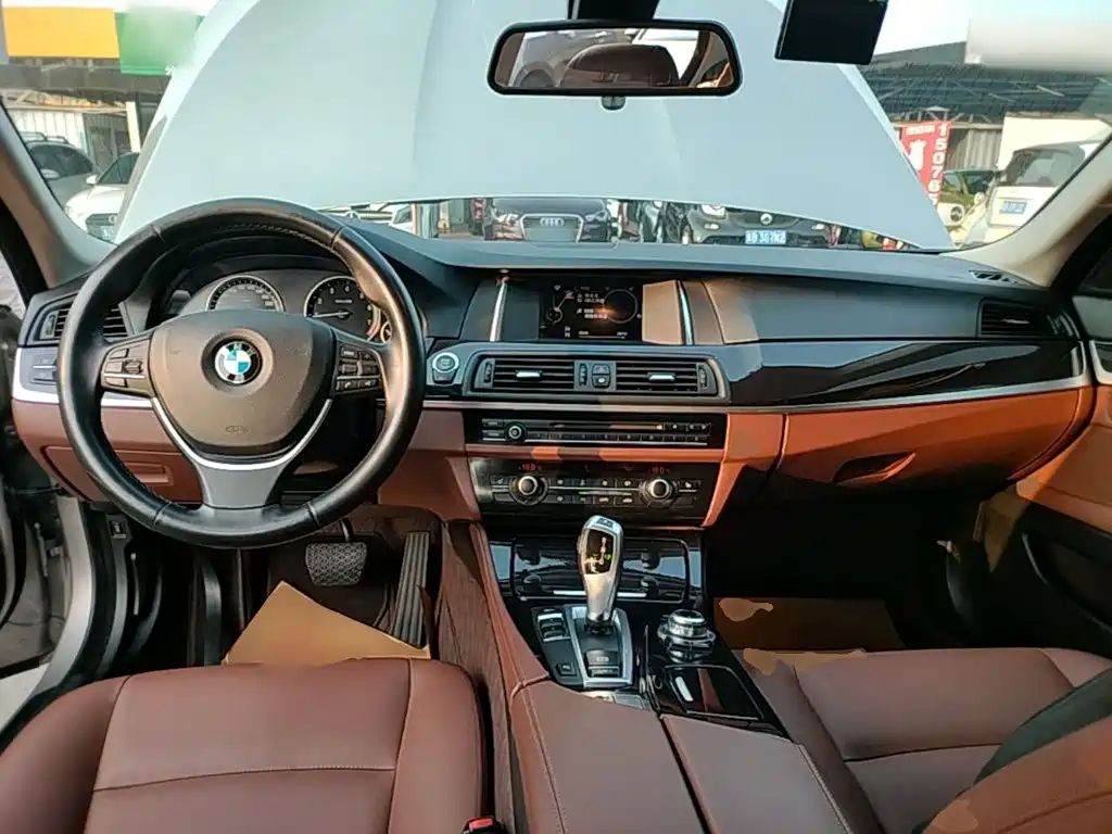 BMW 5 Series — миниатюра 10