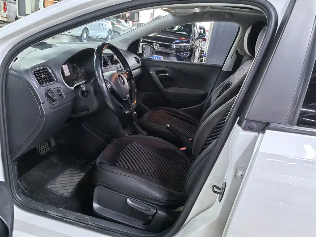Volkswagen Polo — миниатюра 7