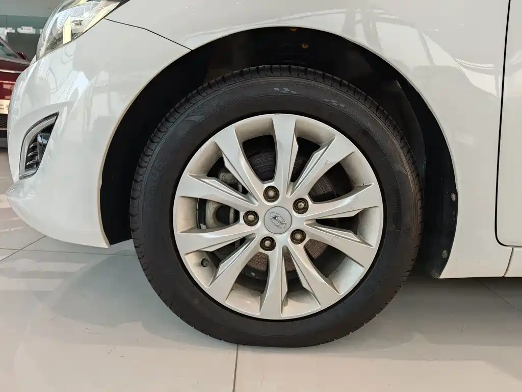 Hyundai Elantra Langdong — миниатюра 4