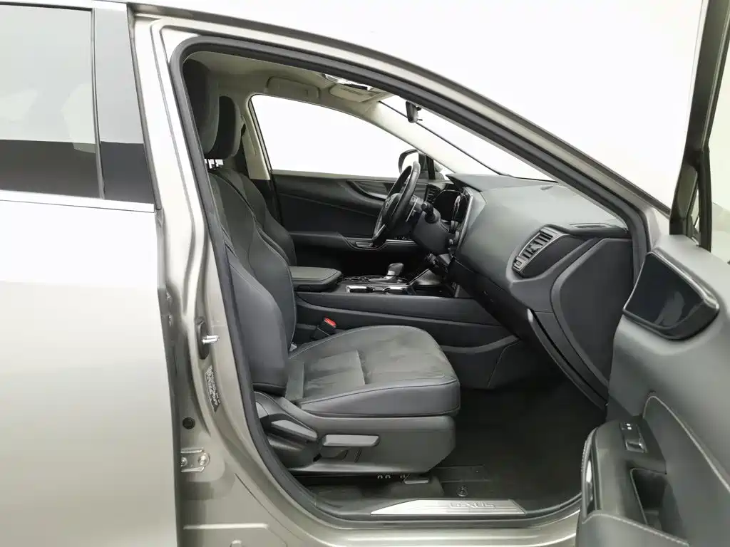 Lexus NX — миниатюра 23