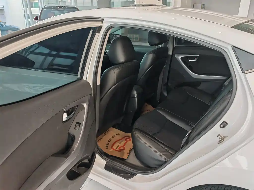 Hyundai Elantra Langdong — миниатюра 9