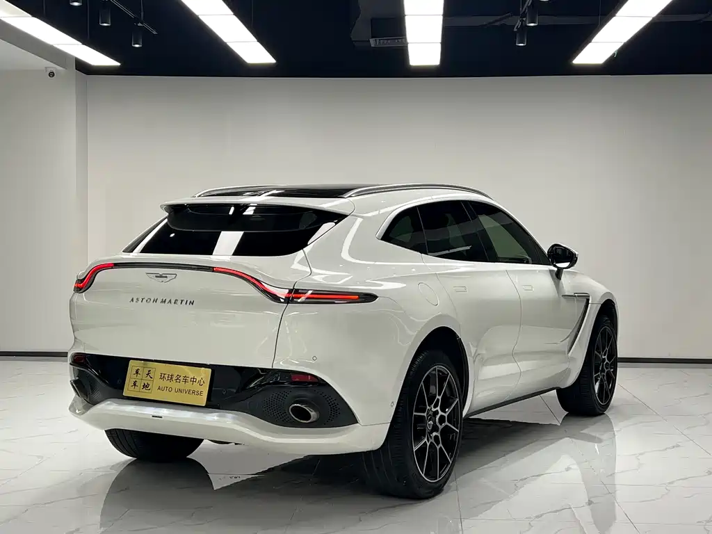 Aston Martin DBX 2021 4.0T V8