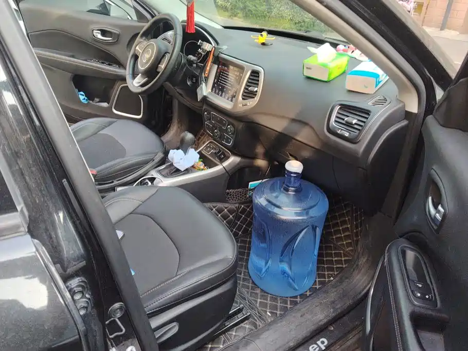 Jeep Compass — миниатюра 8