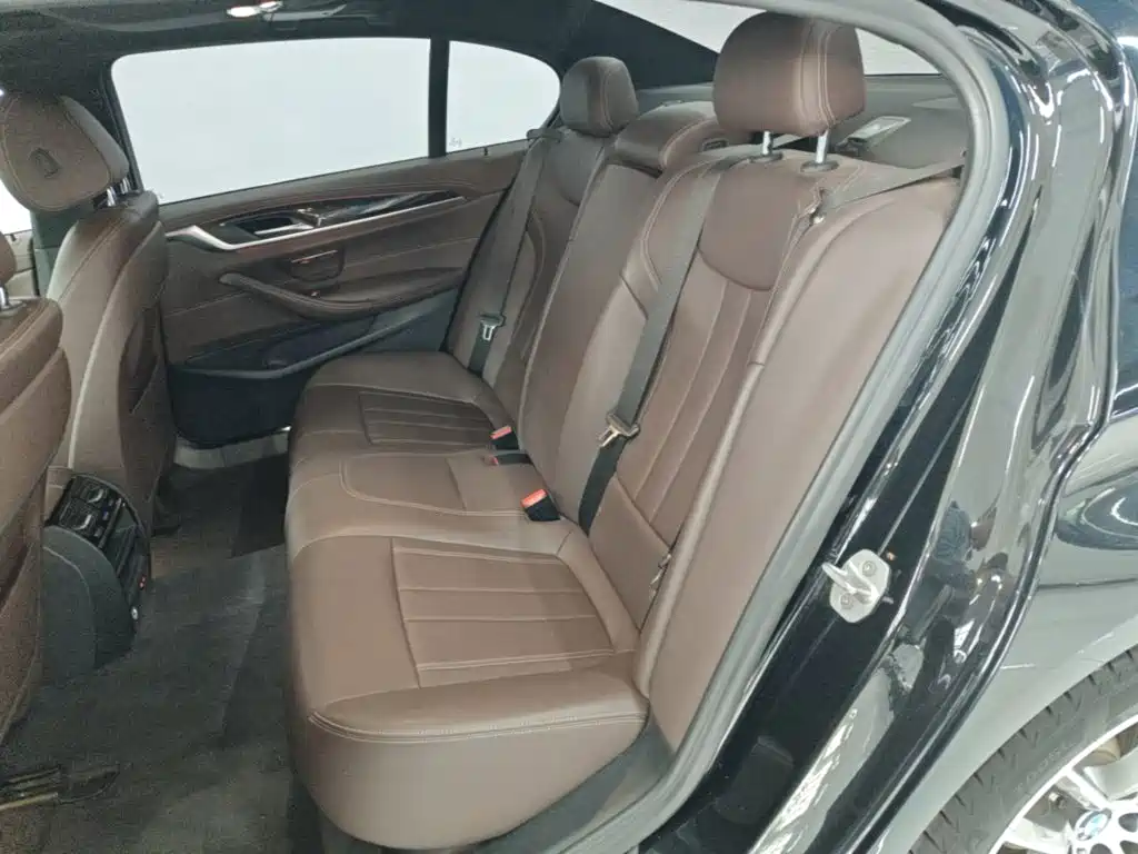 BMW 5 Series — миниатюра 17
