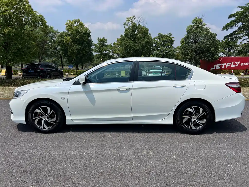 Honda Accord — миниатюра 6