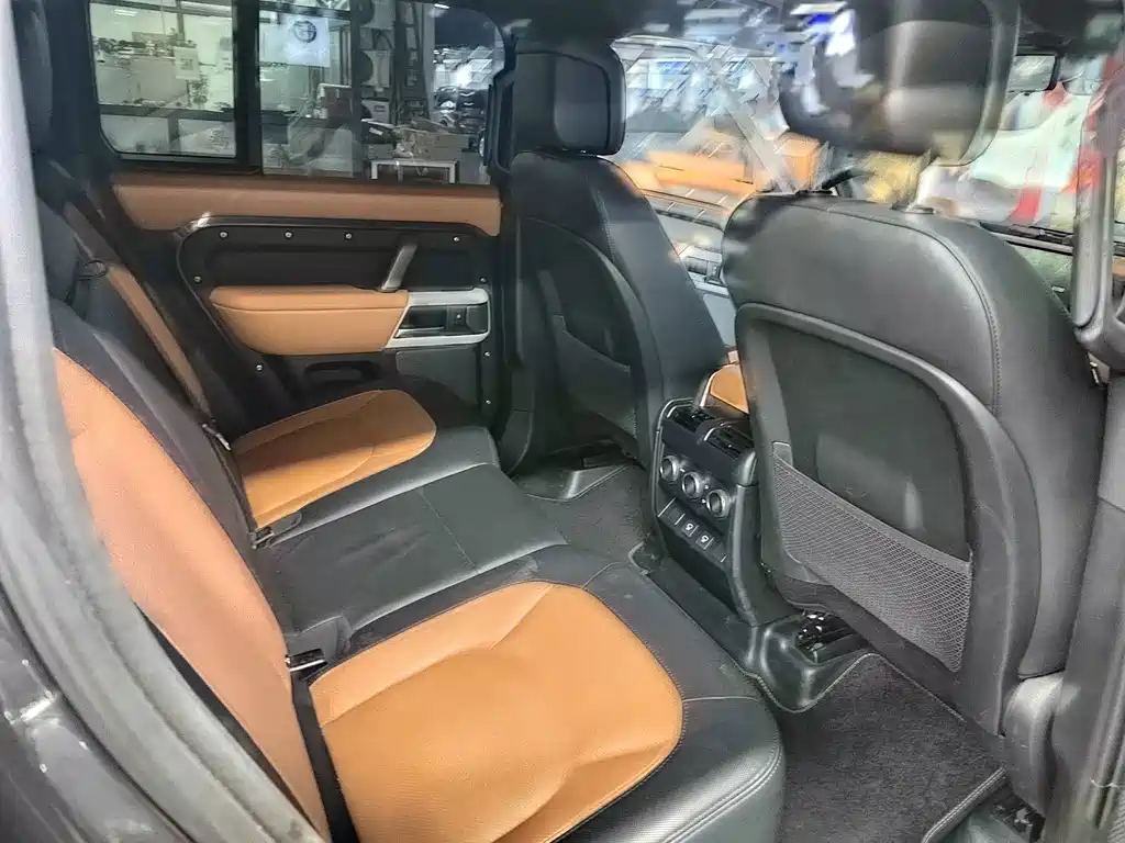 Land Rover Defender — миниатюра 10
