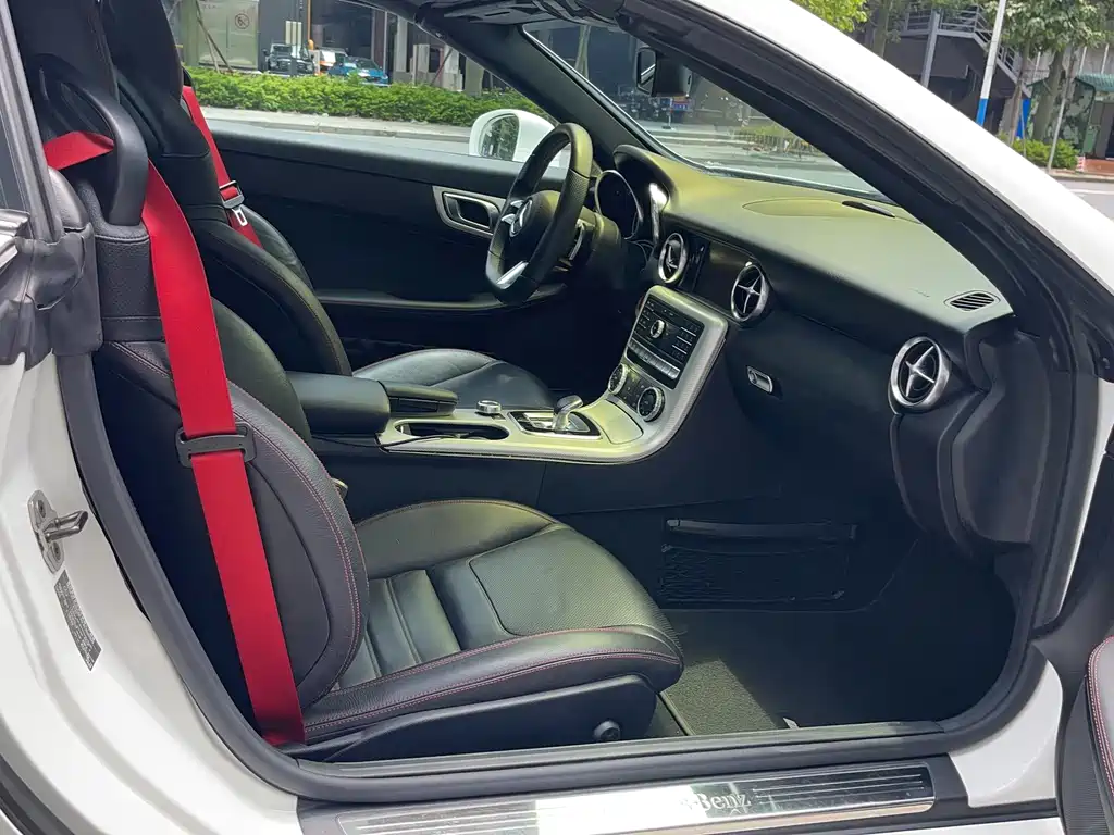 Mercedes-Benz SLC 2018 SLC 300 Luxury Sport