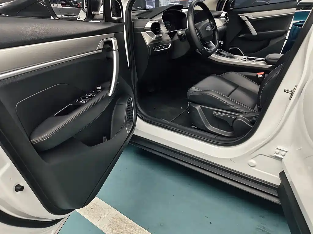 Geely Binyue — миниатюра 13
