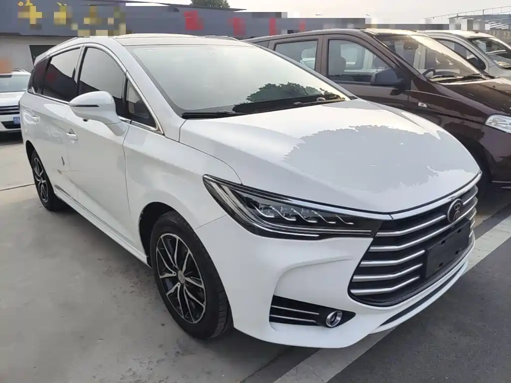 BYD MAX — миниатюра 4