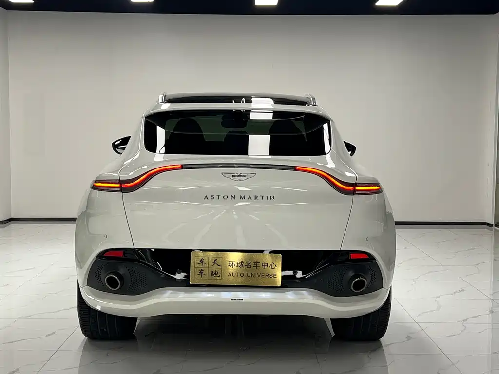 Aston Martin DBX 2021 4.0T V8
