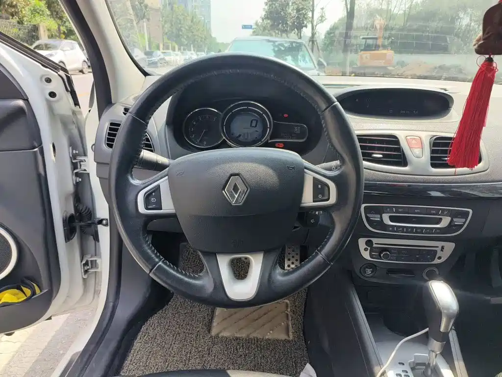 Renault Fluence — миниатюра 7
