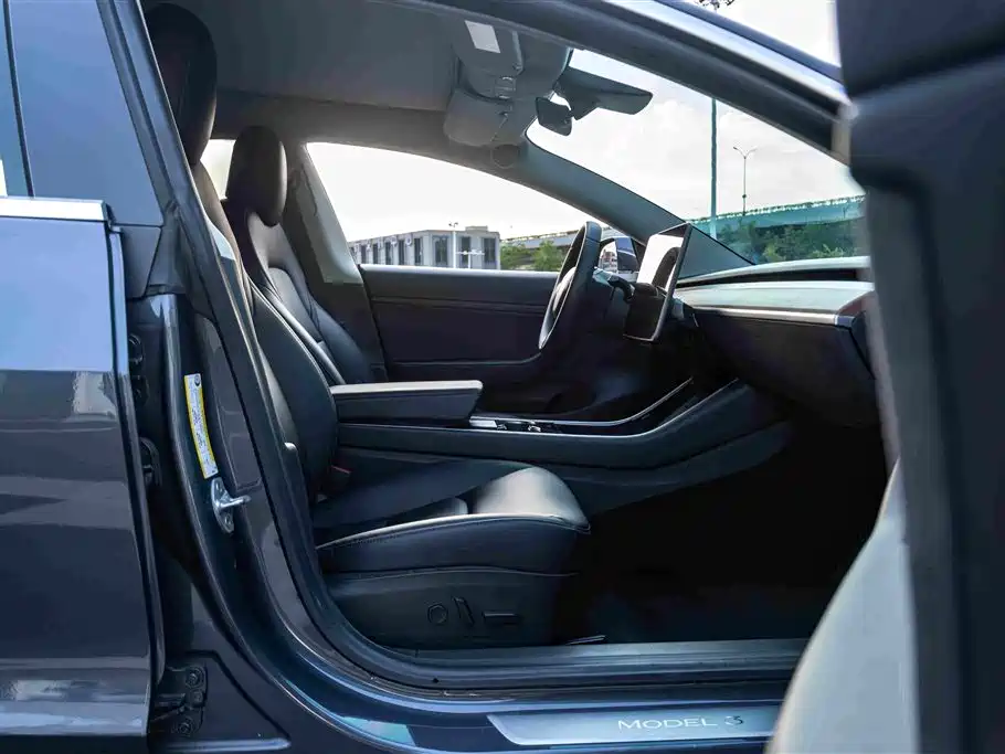 Tesla Model 3 — миниатюра 20