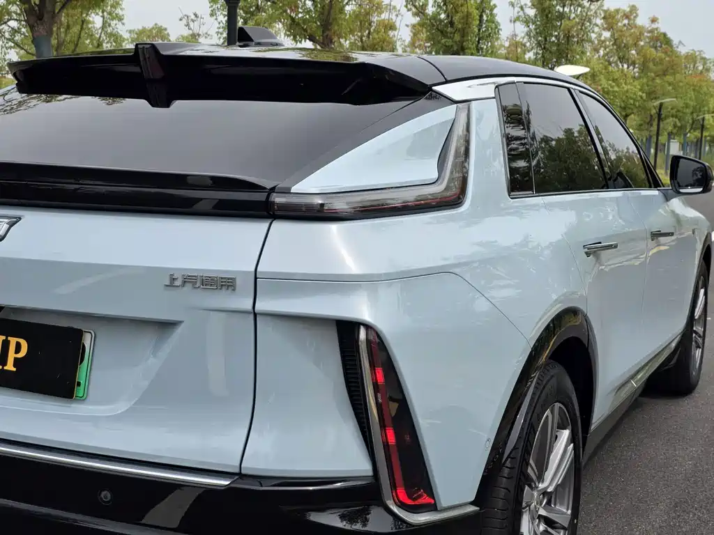 Cadillac Lyriq — миниатюра 26