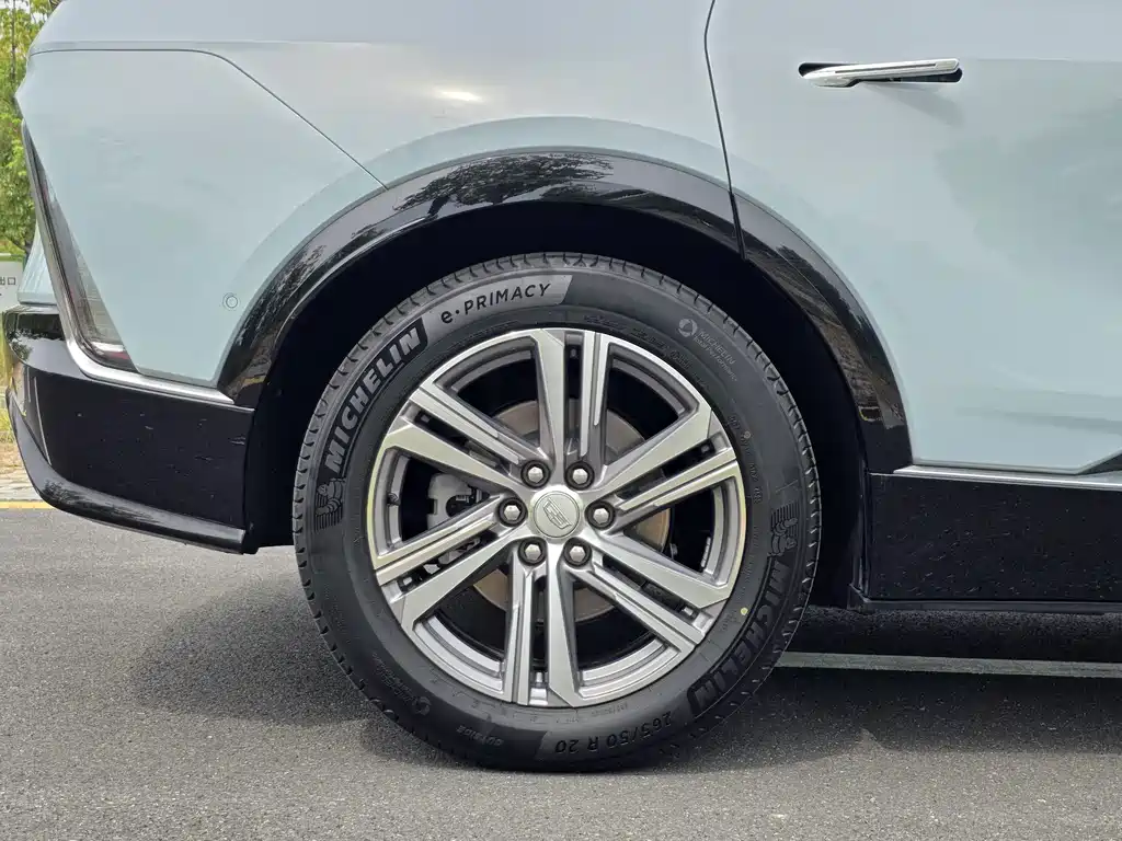 Cadillac Lyriq — миниатюра 24