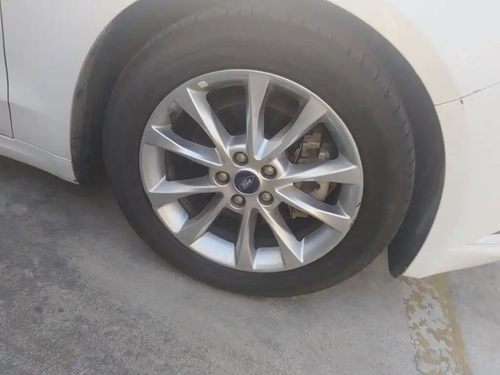 Ford Mondeo — миниатюра 8