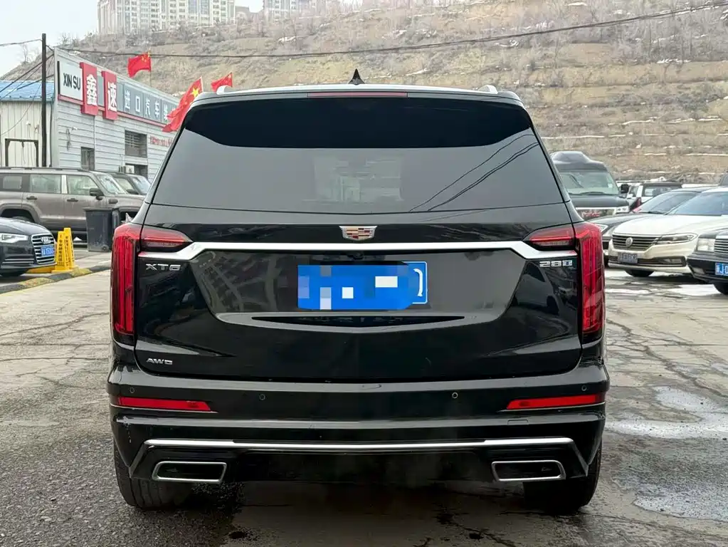 CADILLAC XT6