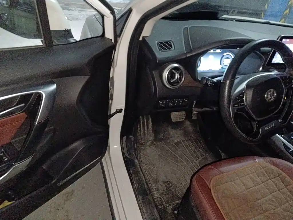 BAIC EU5 — миниатюра 17