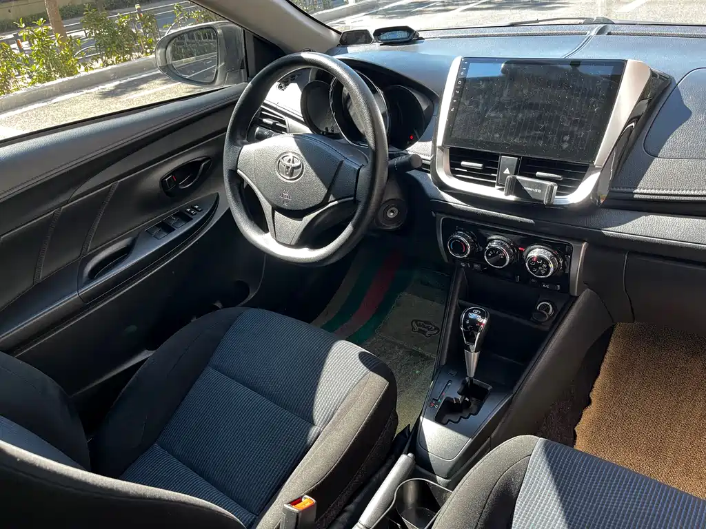 TOYOTA YARIS L TO ENJOY