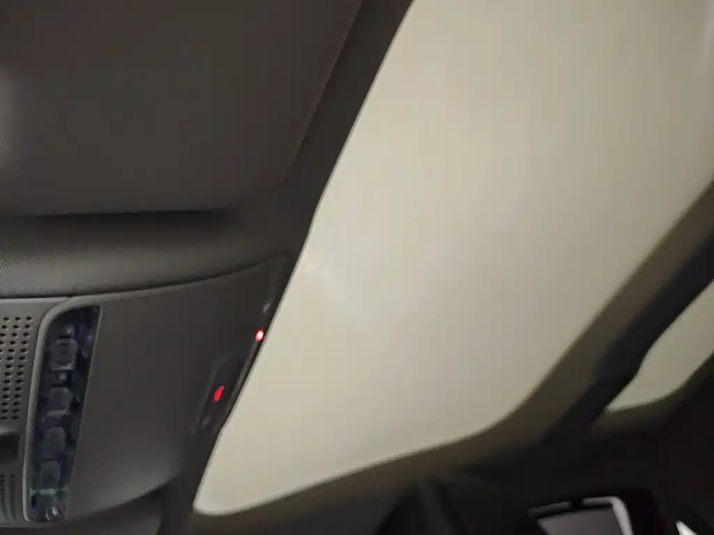 Mercedes-Benz E-Class — миниатюра 18