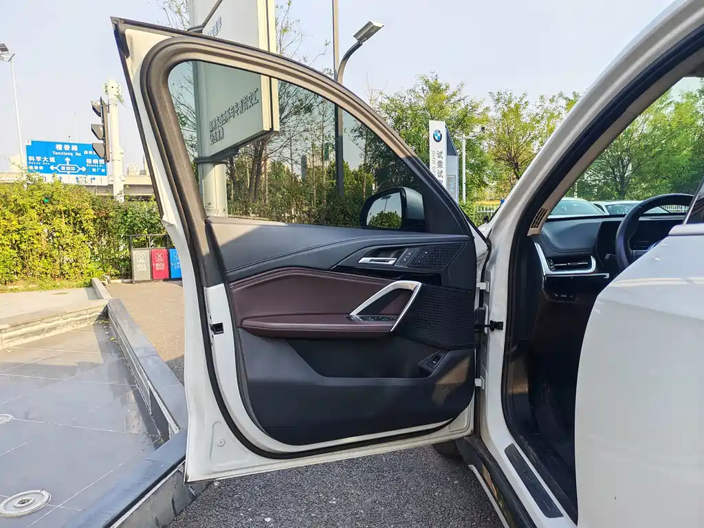 BMW iX1 — миниатюра 11