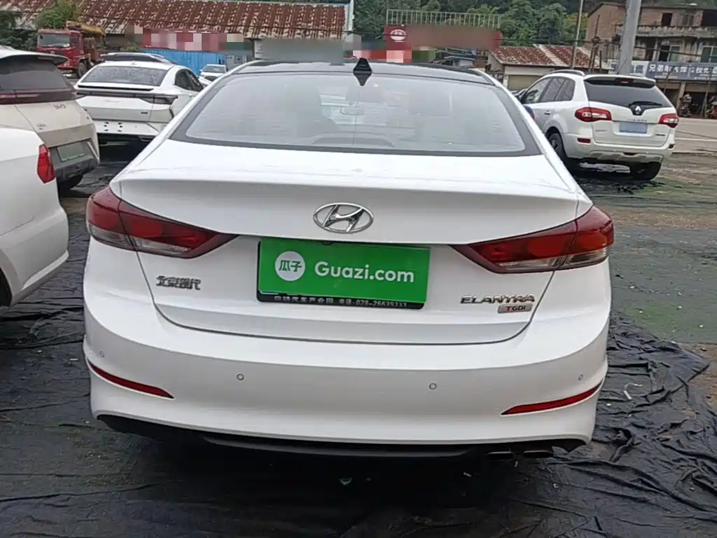 Hyundai Elantra — миниатюра 6