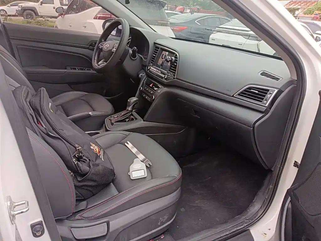 Hyundai Elantra — миниатюра 25