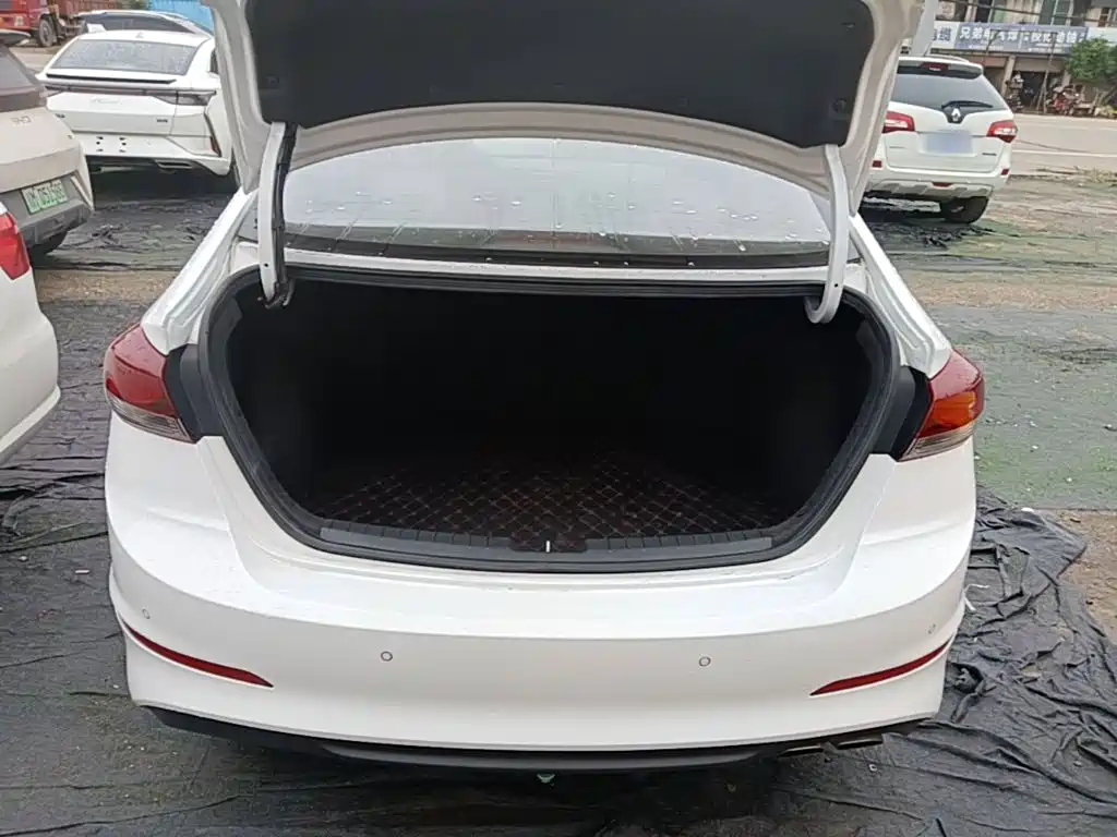 Hyundai Elantra — миниатюра 19