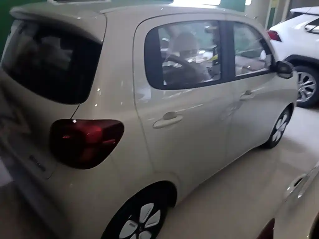 Wuling MINIEV — миниатюра 7