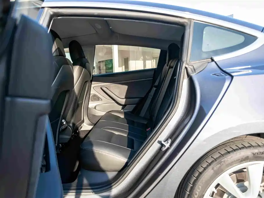 Tesla Model 3 — миниатюра 16