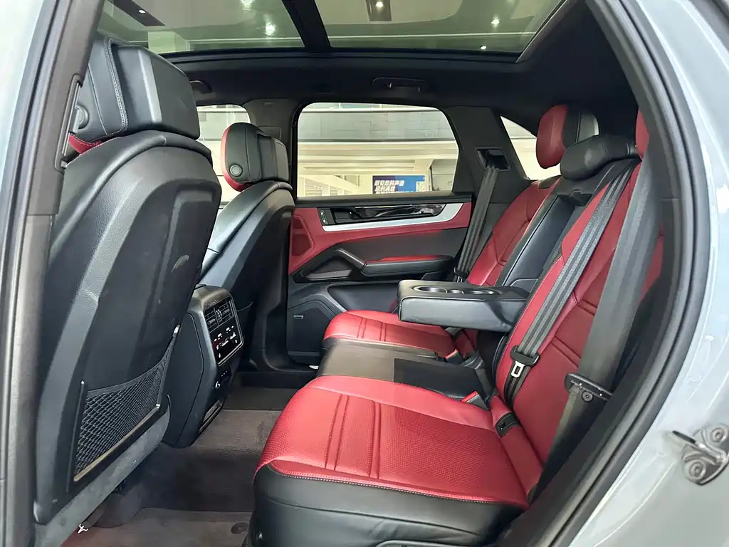 Porsche Cayenne — миниатюра 12