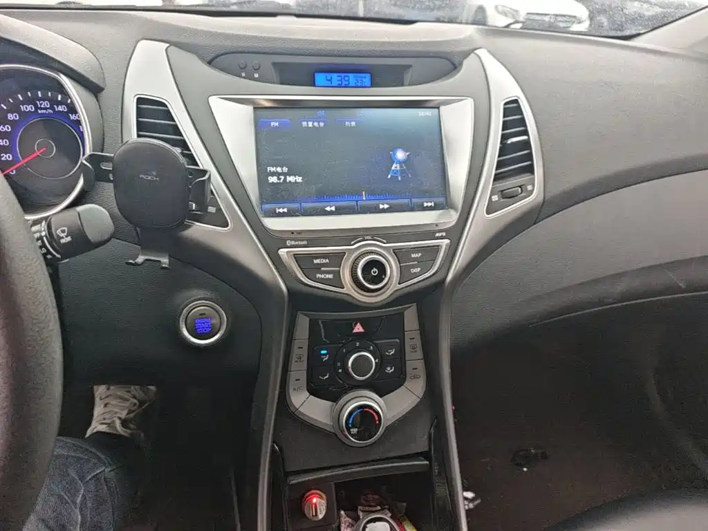 Hyundai Elantra Langdong — миниатюра 13