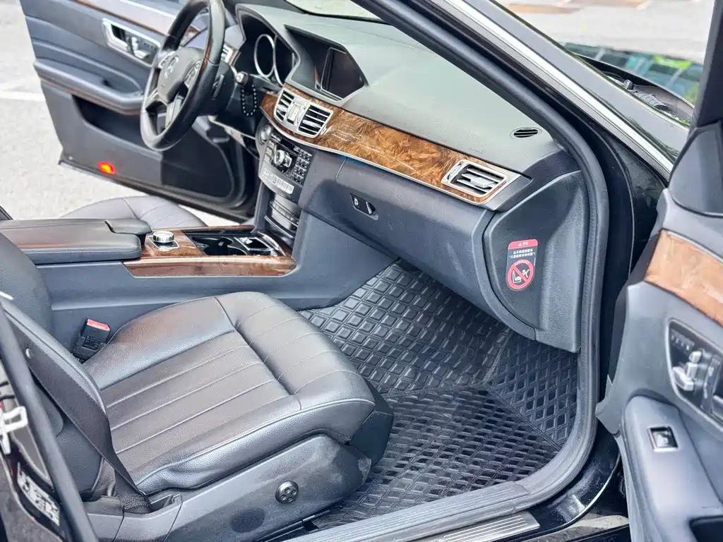 Mercedes-Benz E-Class — миниатюра 13
