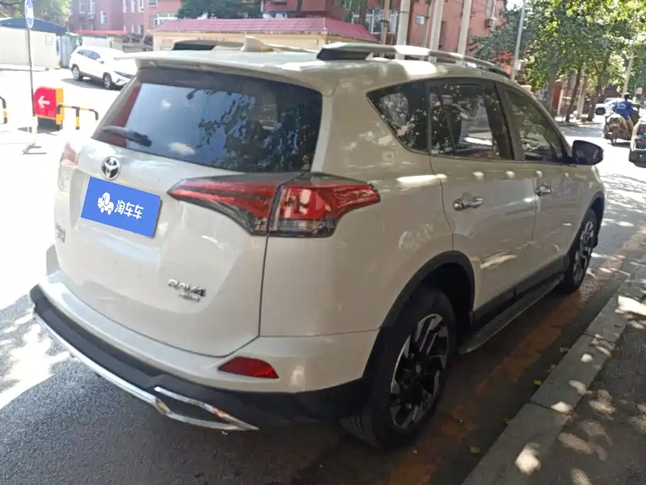 Toyota RAV4 — миниатюра 3