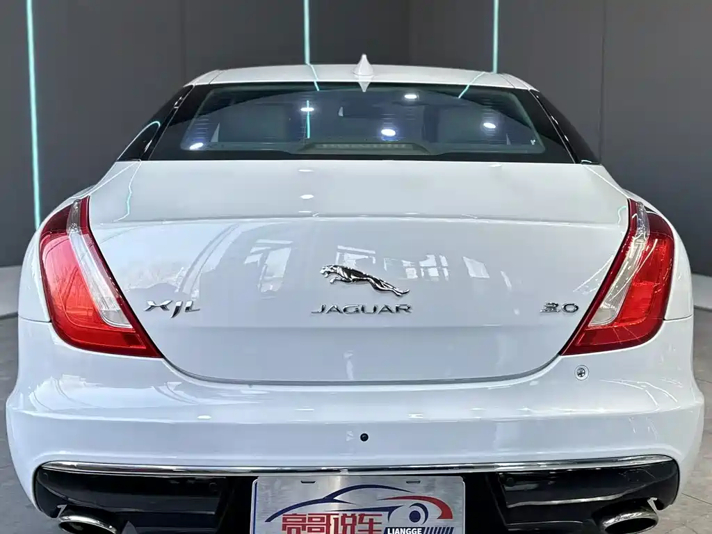 JAGUAR XJ
